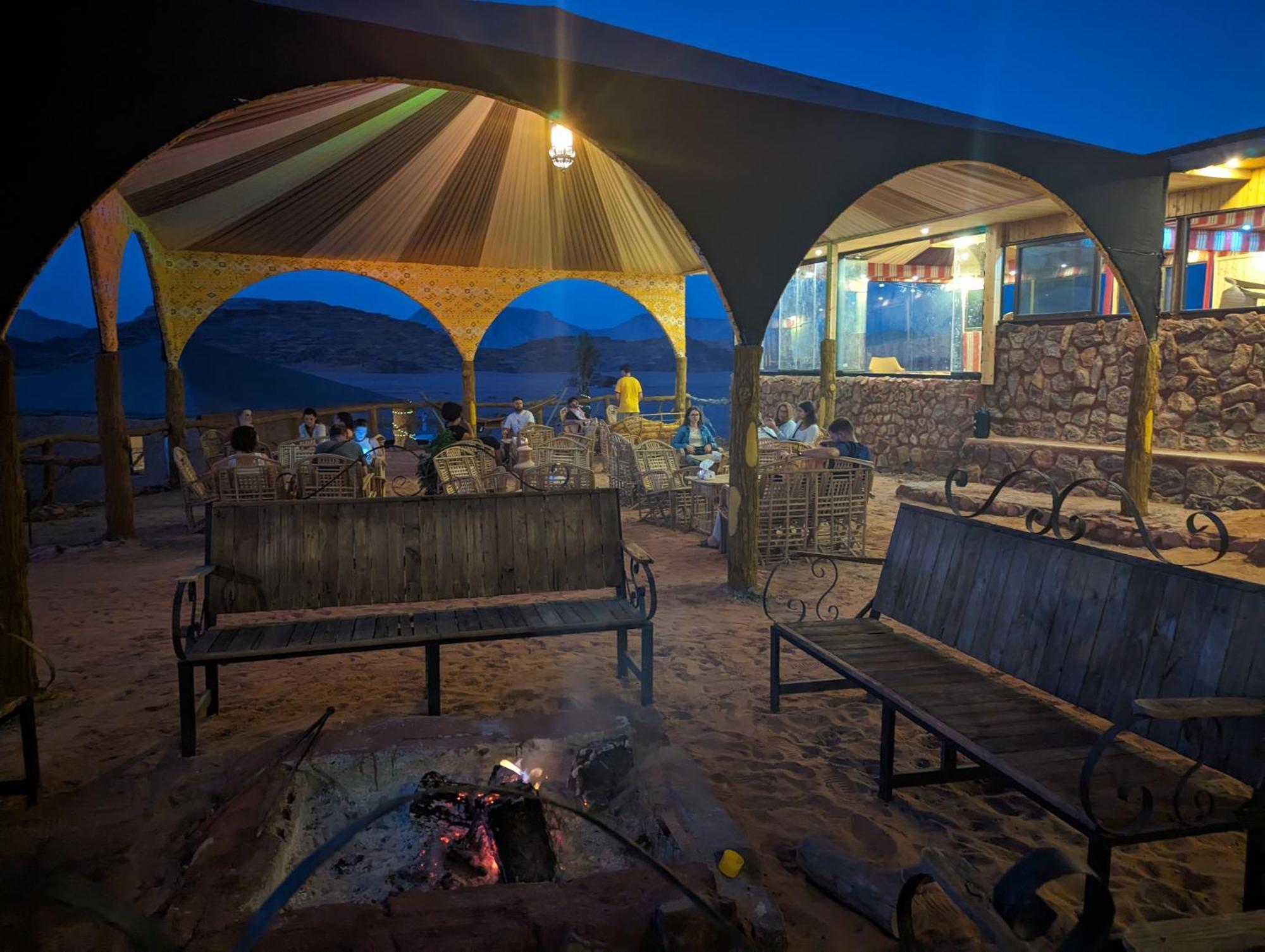 Desert Magic Camp & Resort Вади Рум Екстериор снимка