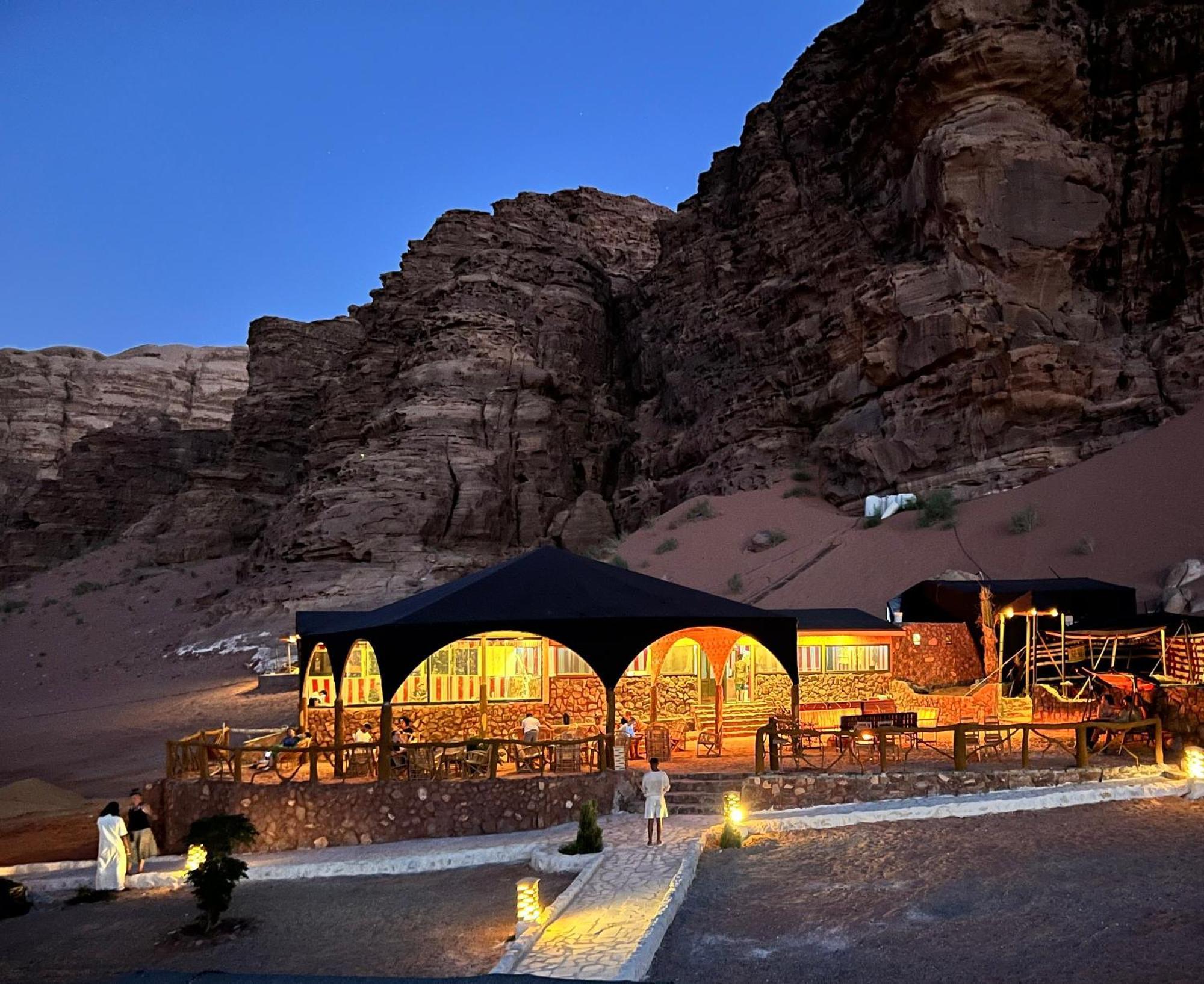 Desert Magic Camp & Resort Вади Рум Екстериор снимка