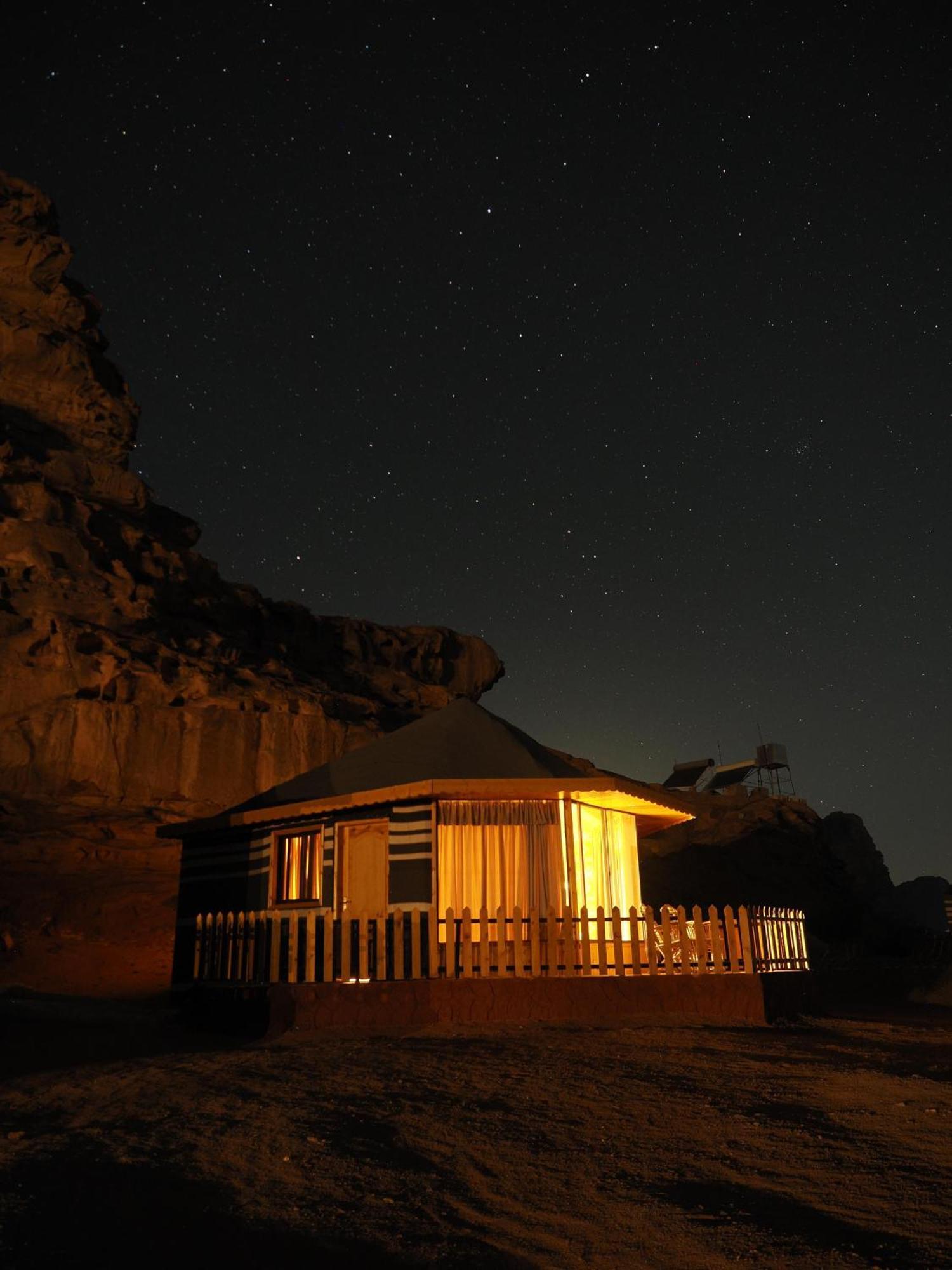 Desert Magic Camp & Resort Вади Рум Екстериор снимка